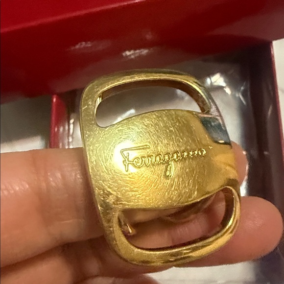 Salvatore Ferragamo gold-tone scarf ring - Picture 5 of 6